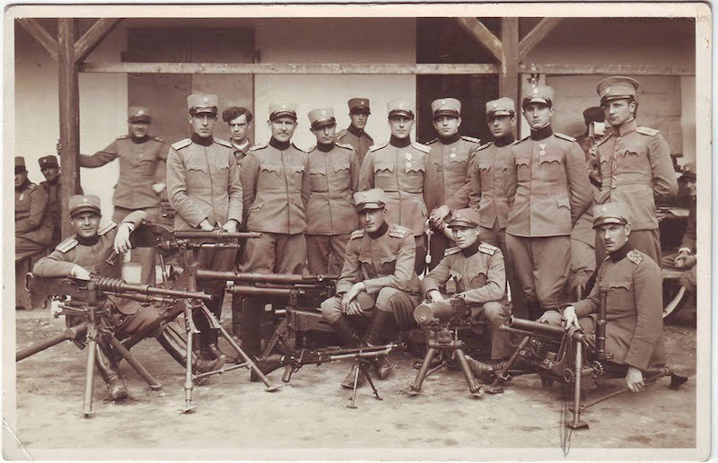 Jugoslovenska vojska sa različitim tipovima PM- u sredini PM ZB M26