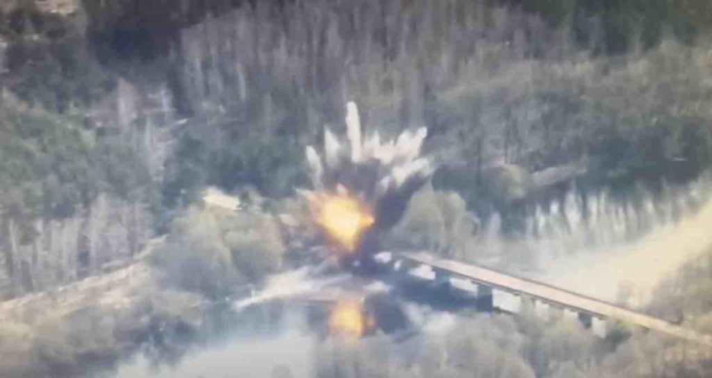 lovac bombarder su 34 pogodio most raketom kh 29 video