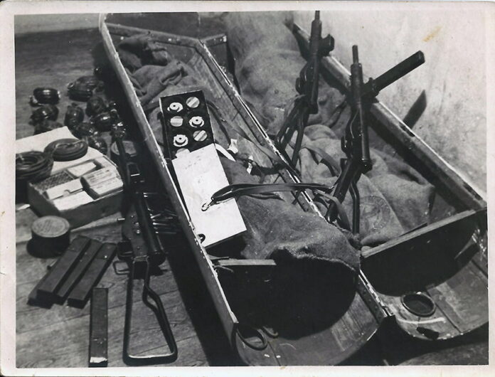 008 Kontejner sa automatima Ste n koje je SOE početkom 1945 godine padobranima dostavljao borcima pokreta otpora u Danskoj