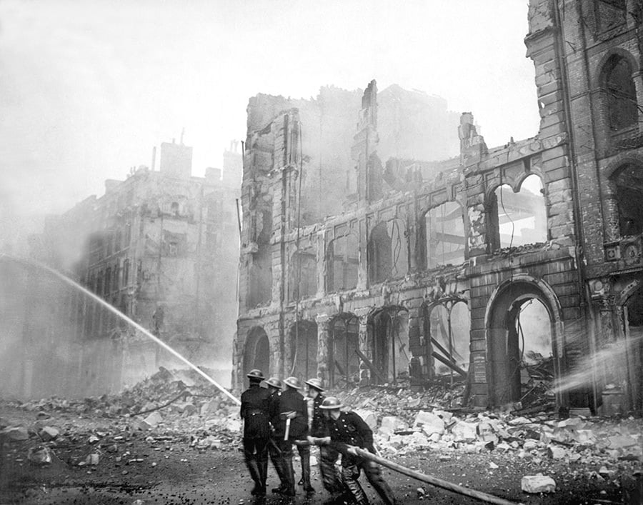 Vatrogasci u Londonu tokom vazdusnog napada 1941