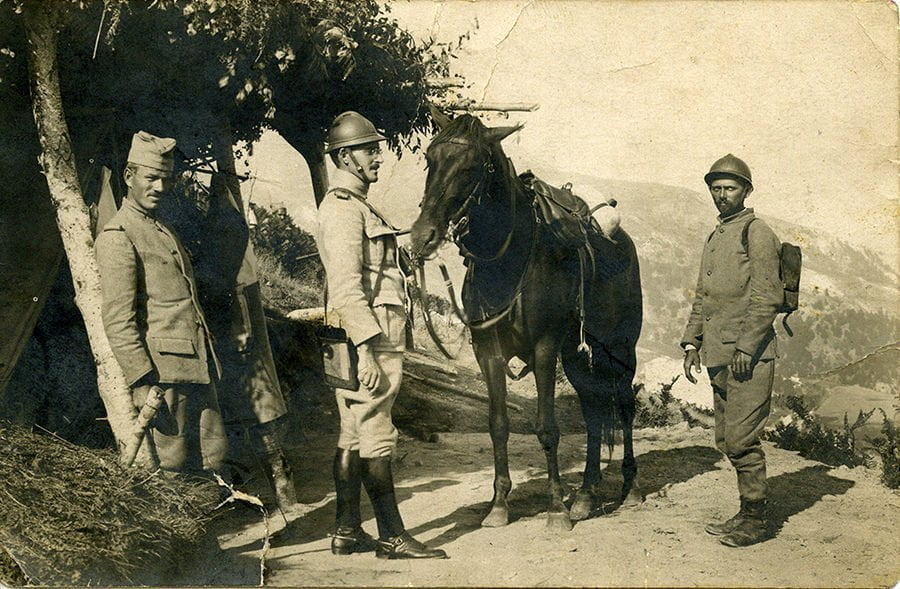 Vrhovni komandant Aleksandar Karadjordjevic na Solunskom frontu sa slemom M1915
