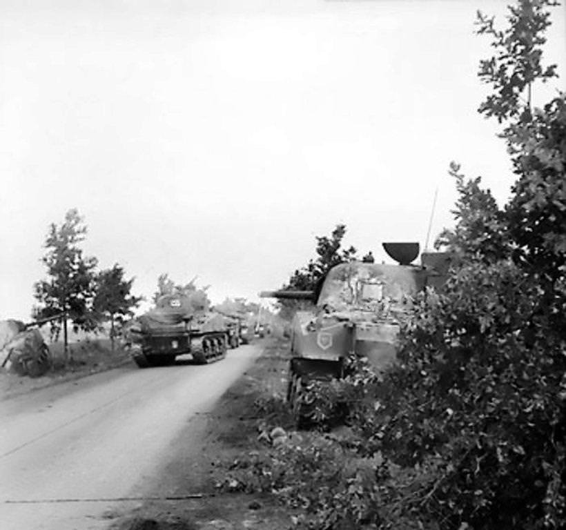 Tenkovi šerman irske gardijske jedinice britanske vojske na putu ka Ajndhovenu