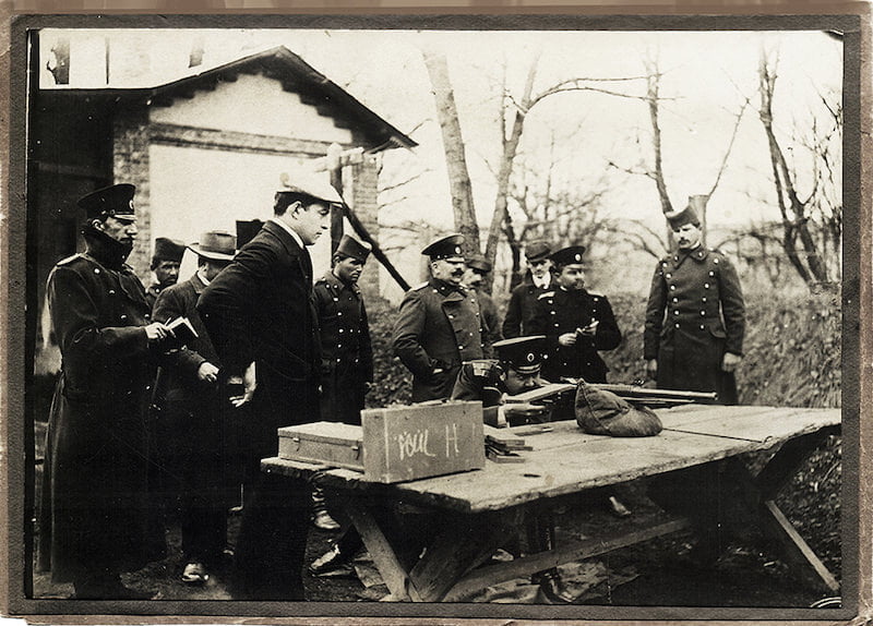 Nedelјko Vučković na čelu komisije u Kragujevcu 1908. godine testira ručni mitralјez 7mm Hotchkiss Mle.1909 Benet-Mercie