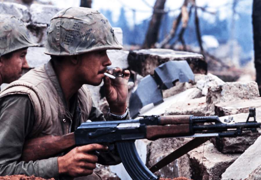 Americki marinac sa automatom Tip-56 tokom bitke kod grada Hue 1968