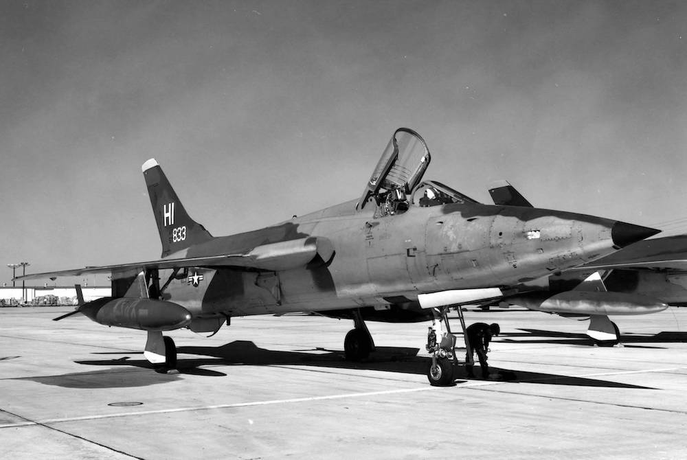 Avion F-105B-20 (ev. br. 57-5833) u sastavu 508. taktičkog borbenog vinga vazduhoplovne rezerve SAD u bazi Hill