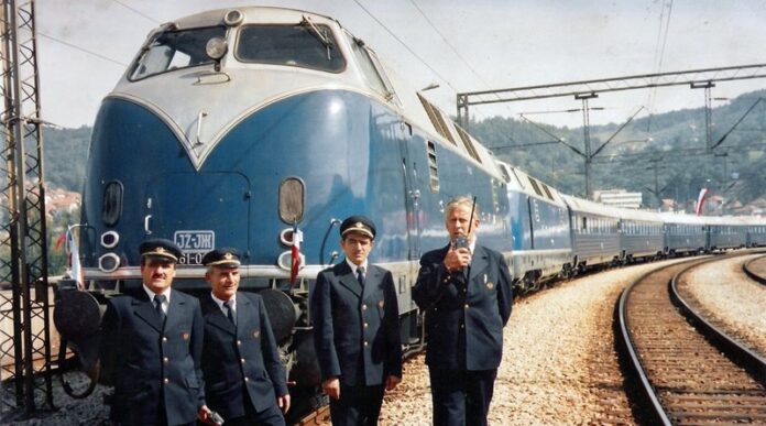 Titov-Plavi-voz plavi voz