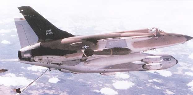 naoružan sa dve bombe Mk-118 od 1360 kg koje se kače na spoljnim potkrilnim nosačima, dok na unutrašnjim nosačima nosi dva dopunska rezervoara od 1705 litara goriva i na centralnom podtrupnom nosaču rezervoara od 2464 litre goriva. Avioni F-105D tokom dopune gorivom u letu iznad Laosa, na putu ka Severnom Vijetnamu