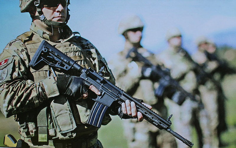 Crnogorski vojnici sa pušaka 5.56mm Tara TM-4