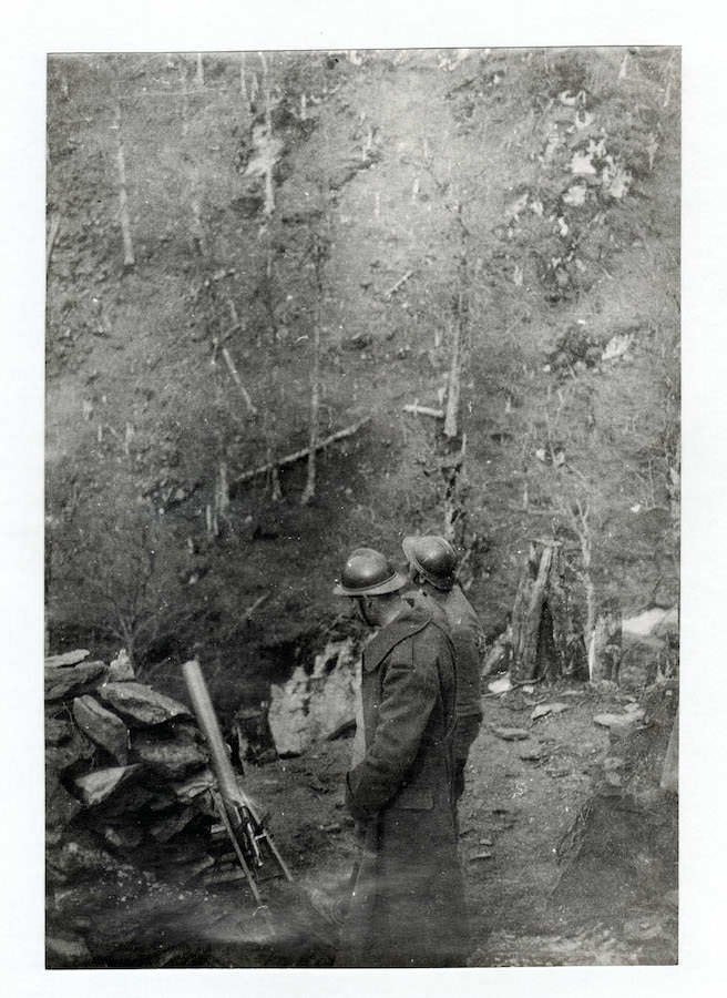 Srpski vojnici na Solunskom frontu rukuje bacačem Aasen.