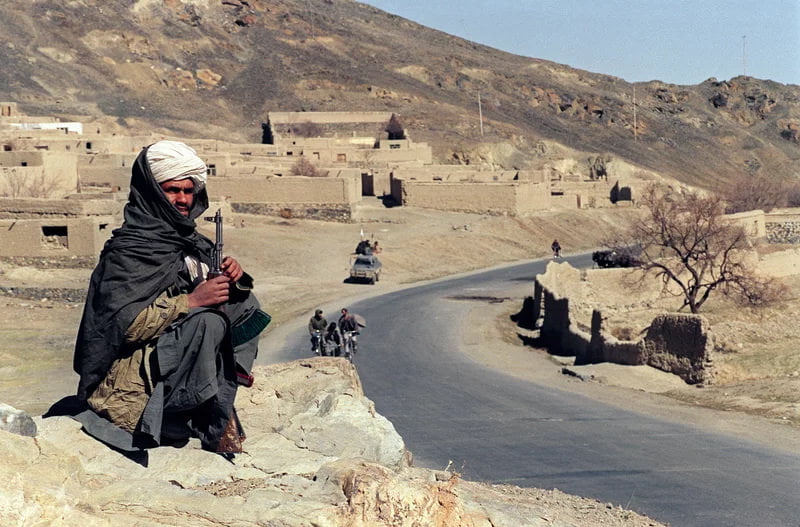 Talibanska straza na putu severno od Kabula