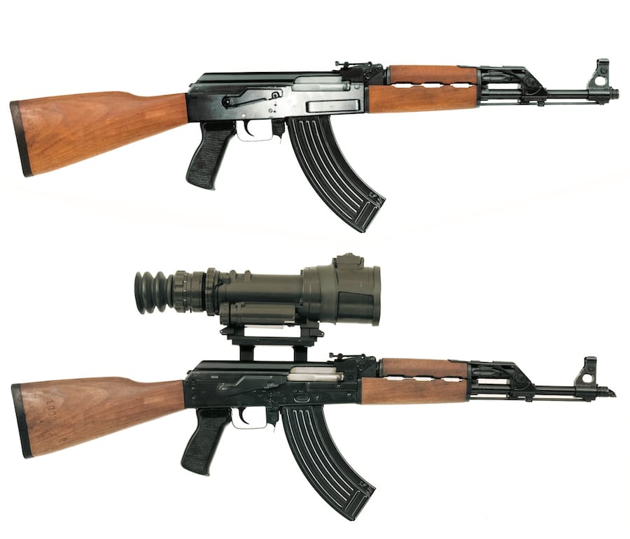 Automatska puška 7.62mm M70 (gore) i M70 sa pasivnim nišanom PN 5x80 (7.62mm M70B1N-PN).