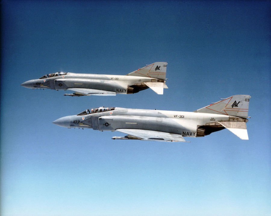 Lovci F-4S fantom-2 iz sastava 301. mornaričkog skvadrona u letu
