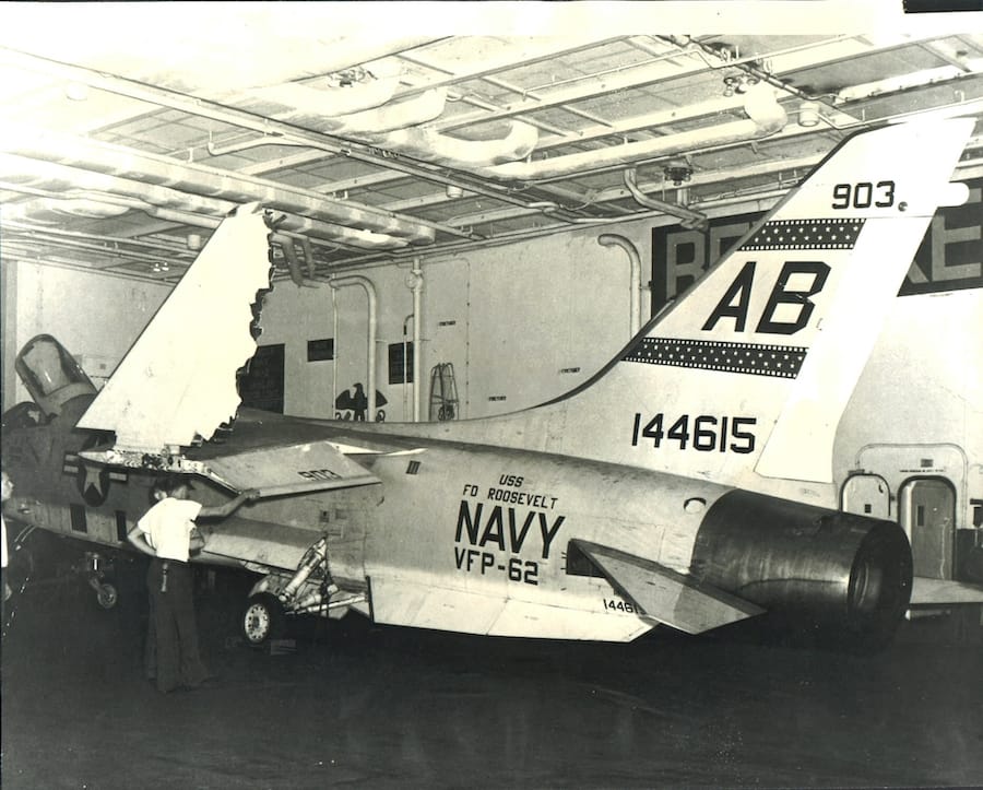 Jedan od RF-8A uspeo je da se vrati sa izviđačke misije iznad Vijetnama,  na nosač aviona sa ovakvim oštećenjima.