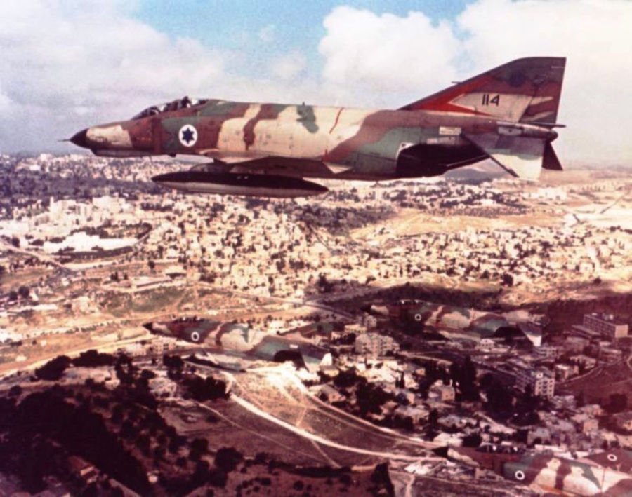 Izraelski lovci F-4E fantom-2 u zasedi, prilkom iščekivanja naleta arapskih lovaca tokom Oktobarskog rata 1973. godine