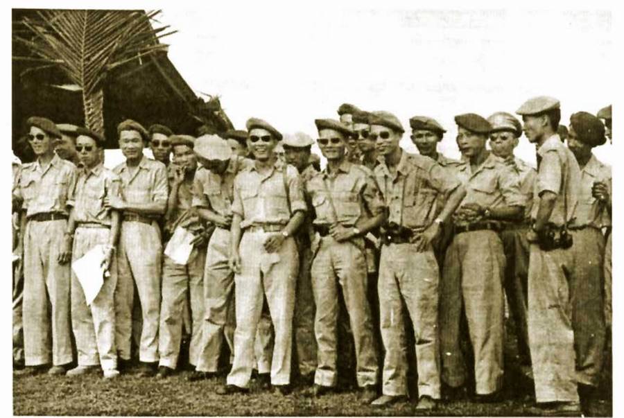 Sl.002. Peti padobranski bataljon tokom priprema za skok iznad opkoljene baze Dijen Bijen Fu Sl.003. Grupna fotografija oficira padobranske grupe 3
