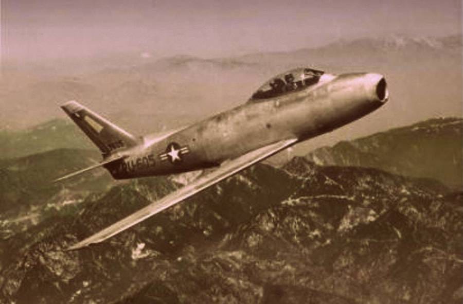 Nort Ameriken F-86A Sejbr u letu