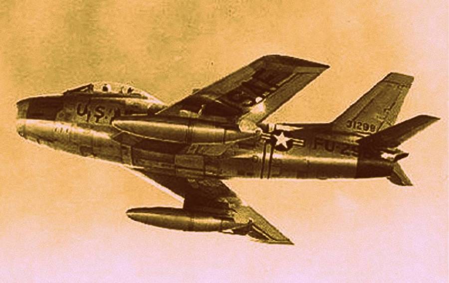 Lovac-bombarder F-86H Sejbr u letu