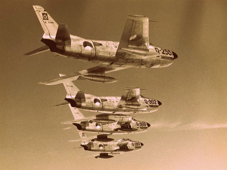 Grupni let holandskih F-86K.