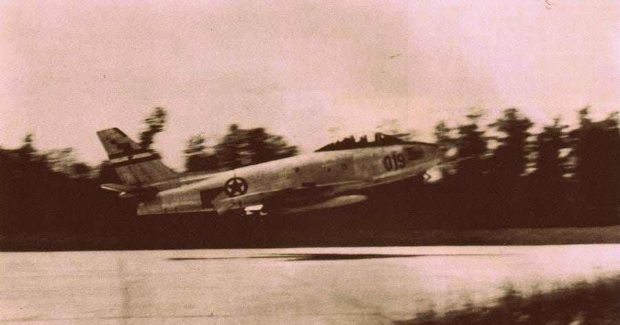 F-86E Sejbr JRV u poletanju