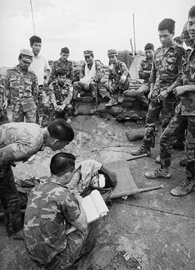 Južnovijetnamski padobranci nakon napada na bazu Metro. Centralna visoravan nedaleko od autoputa broj 14, osmi april 1972. godine