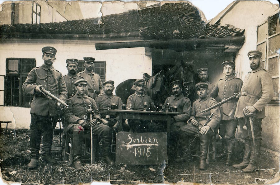 Konjičko odelјenje №.43, 43. brigada 43. divizija nemačkog XXII rezervnog korusa u Jagodini, Srbija, 1915. Konjanici naoružani palašima M1889