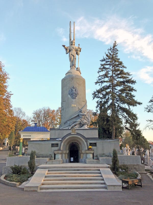 Spomenik ''Ruske slave'' na beogradskom Novom groblјu. 