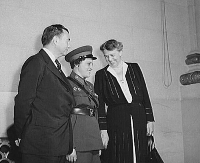 Ljudmila Pavličenko i Eleonor Ruzvelt