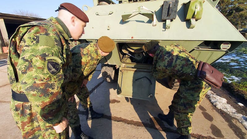 U Centru za obuku kopnene vojske realizuje se obuka u upravljanju borbenim vozilima dela pripadnika pešadijske čete iz sastava Vojske Srbije koja se priprema za učešće u mirovnoj operaciji Ujedinjenih nacija u Libanu (UNIFIL)