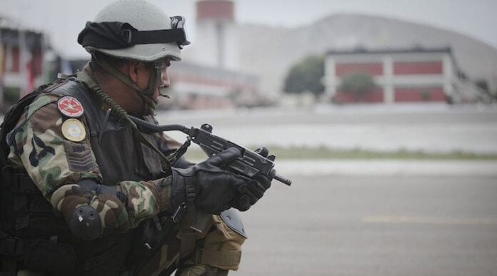 ,,Veliki“ UZI stekao je već takvu slavu da su se mnogi pitali čemu uopšte MINI UZI. Ali svaka stvar, ma koliko dobra bila, može još da se poboljša.