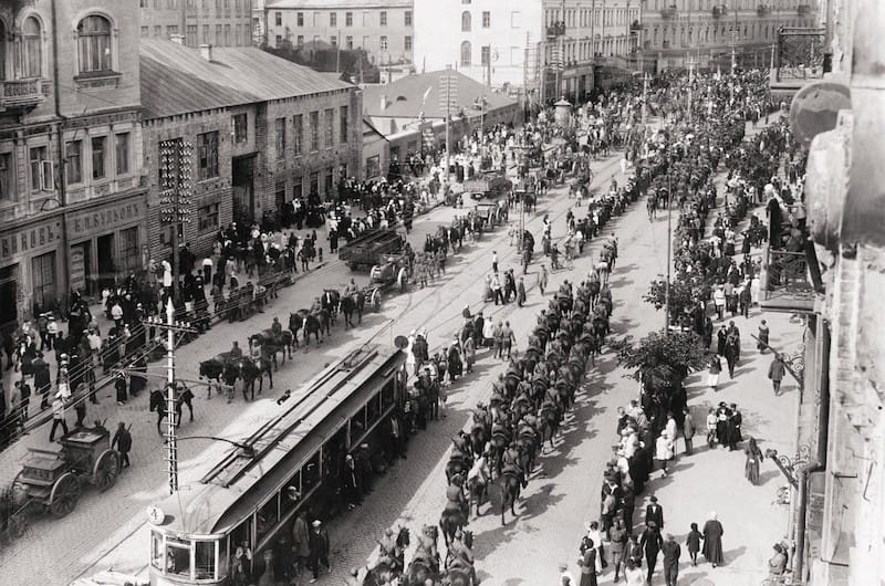 POLJSKO-UKRAJINSKA VOJSKA ULAZI U KIJEV 1920-
