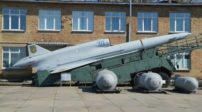 1135291850_0_132_2560_1572_1920x0_80_0_0_a83d49c40f551ae3a6f090c8f9847618