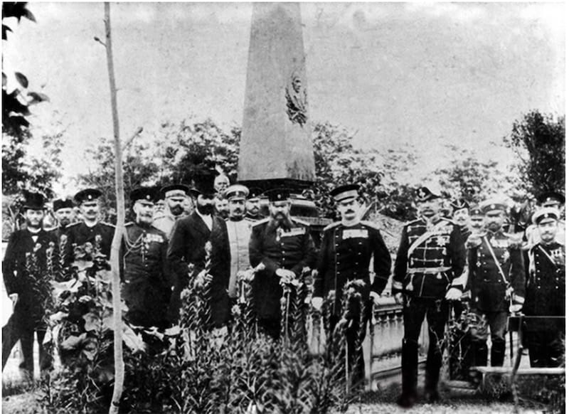 Kralј Aleksandar Obrenović na otkrivanju spomenika Velјku Petroviću 30 jula 1892 godine.
