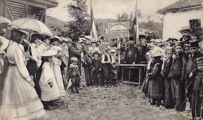 Proslava stogodišnjice Prvog srpskog ustanka kod rodne kuće Velјka Petrovića u Lenovcu, 1904 godine.