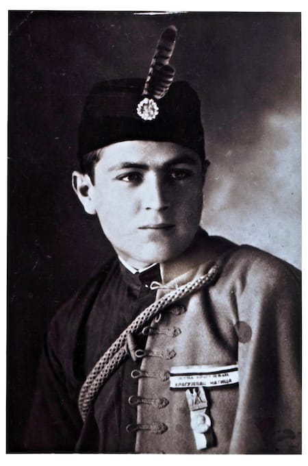 Borivoje Maksimovic u sokolskoj uniformi.