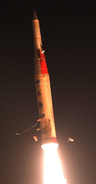 011 arrow 2 missile
