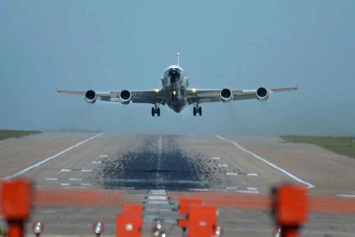 Dva ruska lovca Su-27 presrela britanski RC-135 i dva Typhoon-a iznad ...