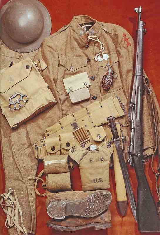 Oprema i naoružanje: šlem M1917, puška .30-06 Springfild M1903; bajonet M1905; rušna bomba Defensive Fragmentation (Mk.II Fuze/Mk.I Body).
