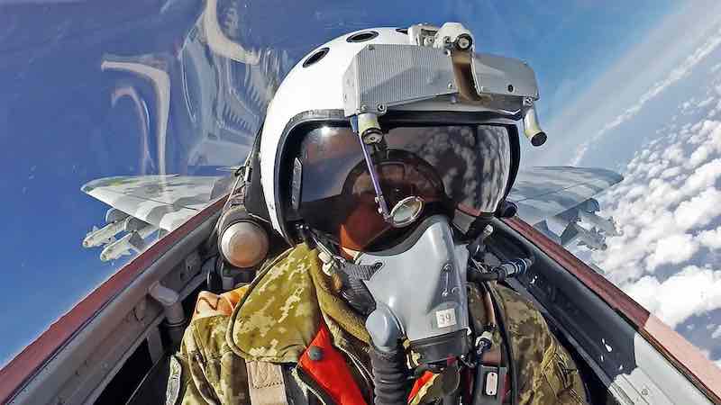 ukrajinski pilot juice u kokpitu svog mig 29