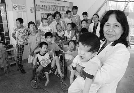 vijetnamska deca napadnuta otrovom agens orange