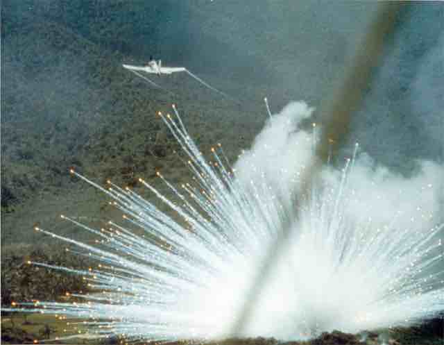 bacanje bele fosforne bombe 1966