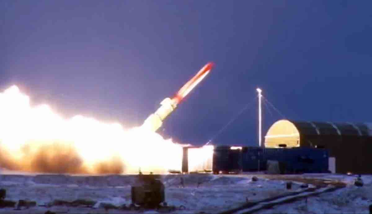 lansiranje krstarece rakete 9m730 na nuklearni pogon sa lansera dometa. poligon u pankovu nova zemlja jesen zima 2017