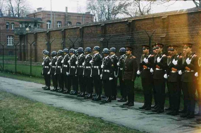 snimak za uspomenu sovjetskih i americkih strazara u sandau 1981. godine