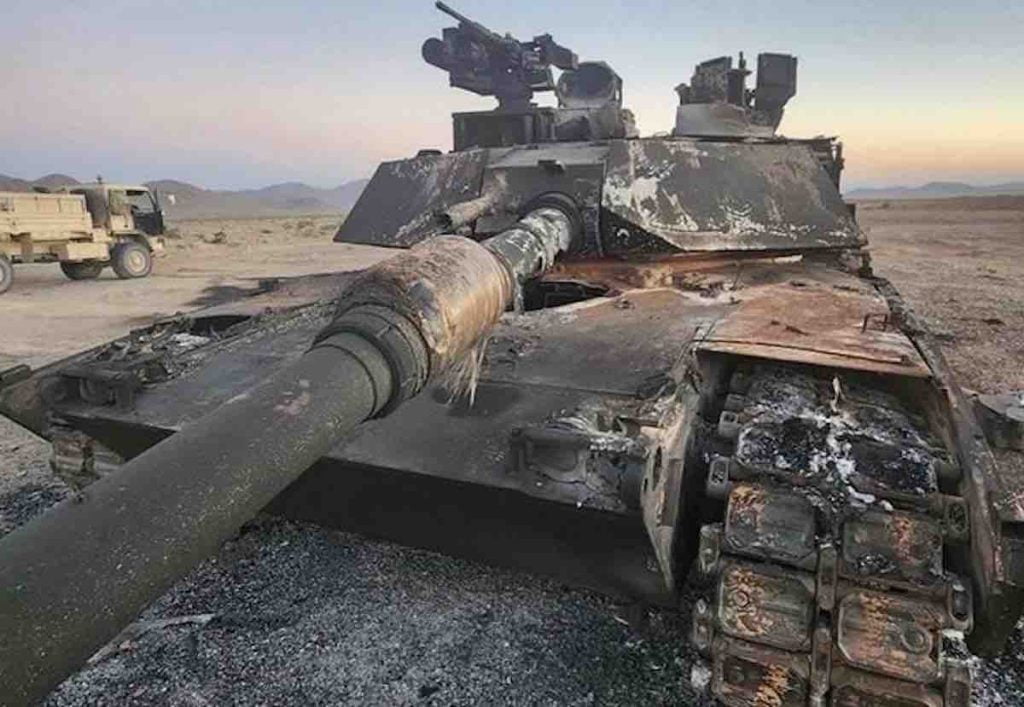 tenk m1a2 abrams stradao tokom vežbe na deponiji nacionalnog centra za obuku američke vojske fort irvin u pustinji mohave