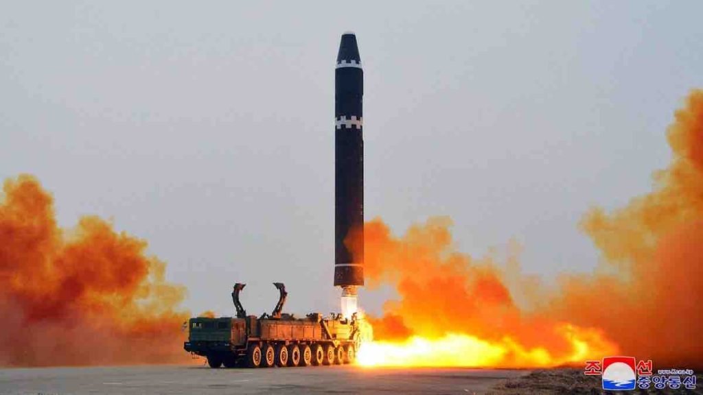 severnokorejska interkontinentalna balisticka raketa hwasong 15 severnokorejska interkontinentalna balisticka raketa hwasong 15