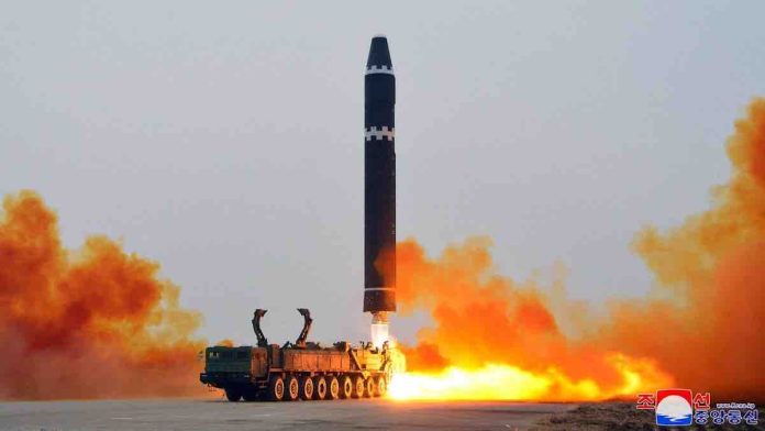 severnokorejska interkontinentalna balisticka raketa hwasong 15