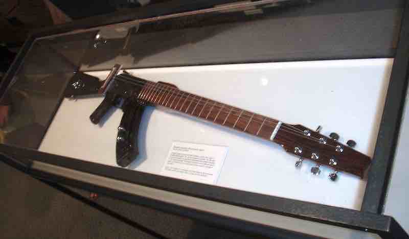 najpoznatiji model gitare puske escop etarra u unitet nations headquarters