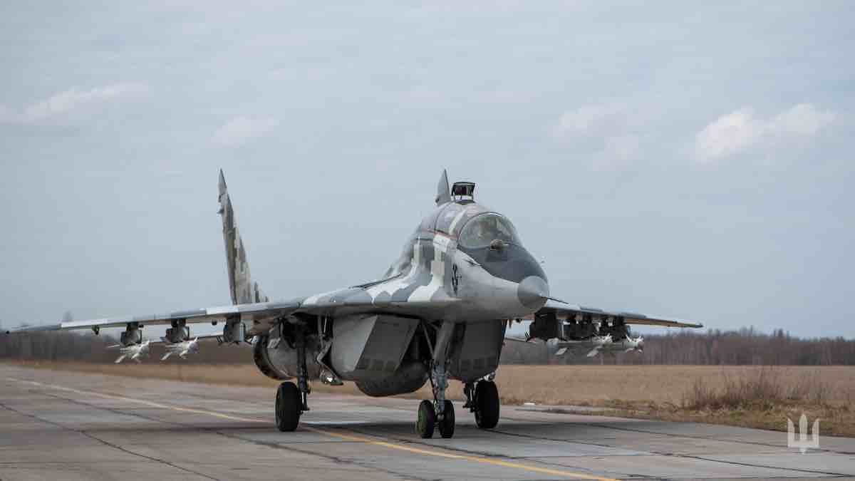 poletanje mig 29ub sa cetiri r 73 april 2023 fotografija oruzane snage ukrajine