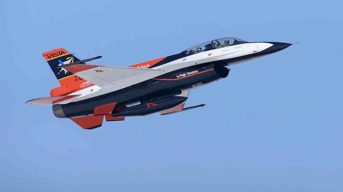 Projekat Venom bi se nadovezao na prethodni rad Vazduhoplovnih snaga za testiranje autonomnog softvera na X-62A VISTA, jako modifikovanom test avionu F-16