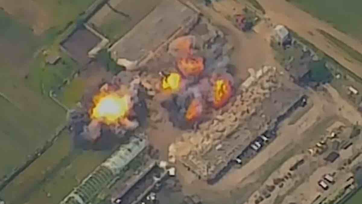napad planskim bombama na skladista oruzanih snaga ukrajine zabelezen na videu