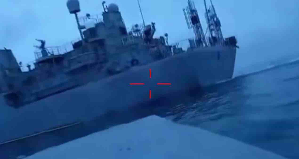ukrajinska vojska objavila trenutak u kom pomorski dron ipak uspesno pogada ruski brod ivan hurs